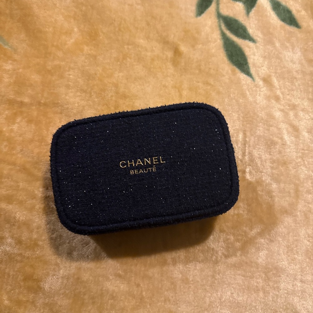 CHANEL Beauté Sparkling Navy Blue 2025 Pouch (with goodies)
